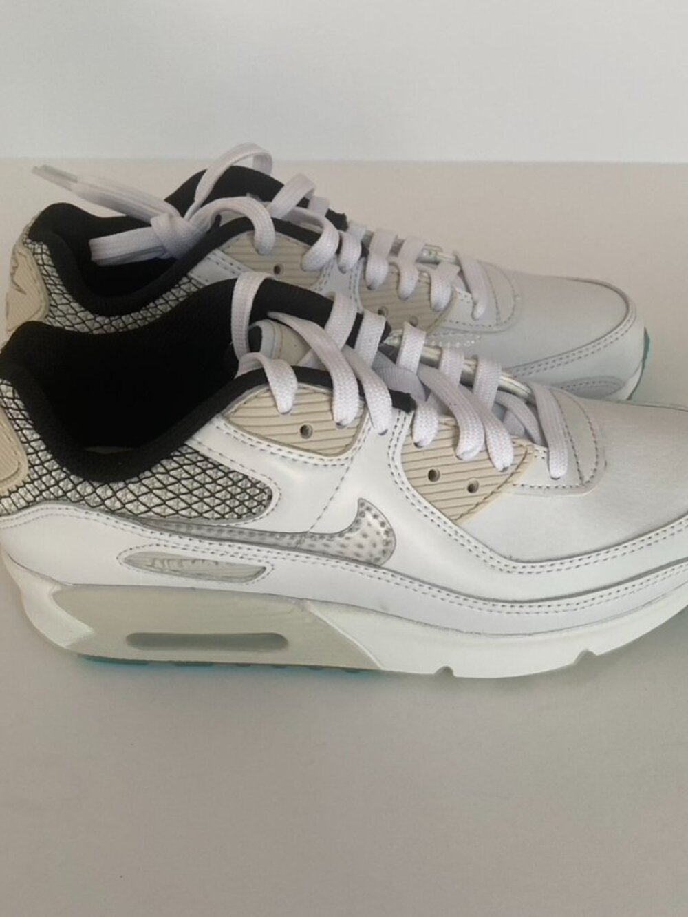Nike Air Max 90 SE White Platinum Glacier Ice Sneakers Size 5Y/Womens 6.5 - Picture 4 of 8